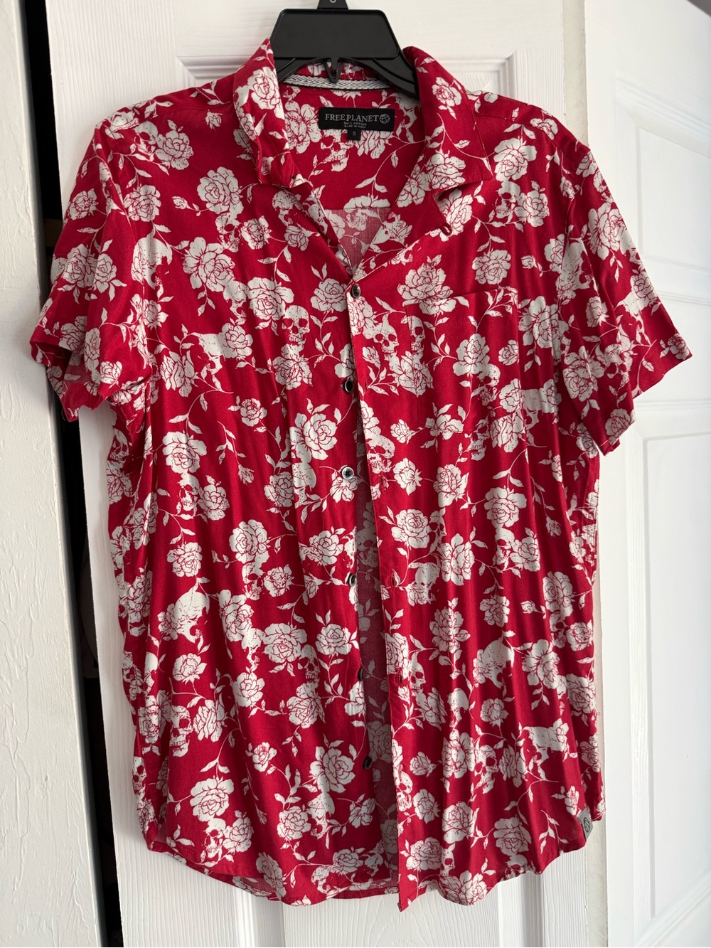 Free Planet Red and White Floral Button-Up Shirt